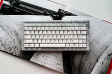 Load image into Gallery viewer, Quarrykase60 with Cat pbt